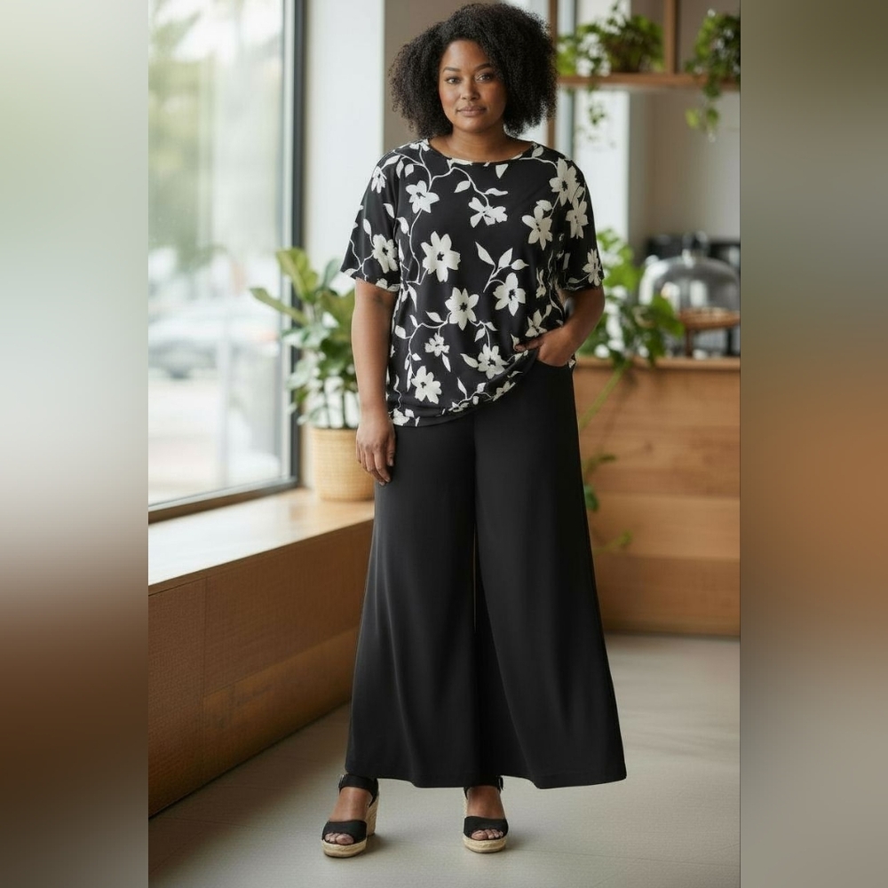 Jaclyn Smith Plus 1X Black & White Floral Top and Pull-On Flare Pants Set